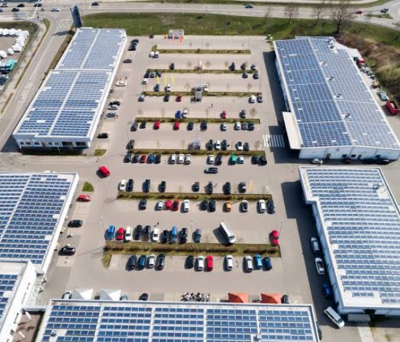 Retail and showroom building for commercial solar installation