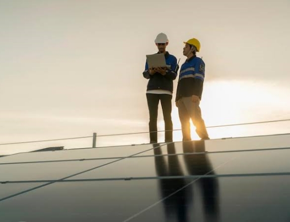 Inspection and maintenance of a solar installation